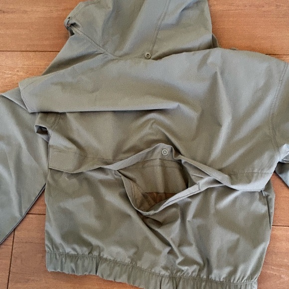 Eddie Bauer. Women’s Cropped windpac jacket. - Picture 3 of 6